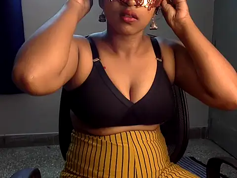 Snapshot of Hot-Honey20 chatting on 24, 10, 2025 Hot-Honey20 online show from 24, 10, 2025