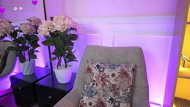 MilaCrave online show from 12, 3, 2026