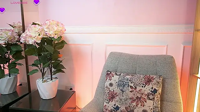 MilaCrave online show from 2, 4, 2026