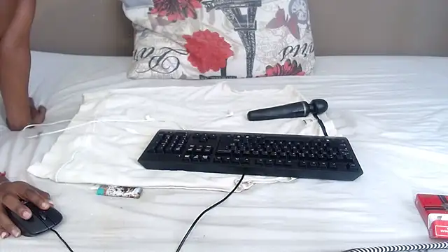 Snapshot of TALLHORNYBEAR chatting on 2, 10, 2025 TALLHORNYBEAR online show from 2, 10, 2025