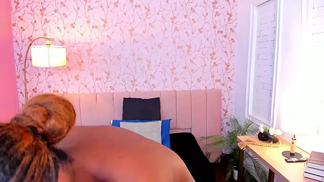halleylorens online show from 4, 6, 2026