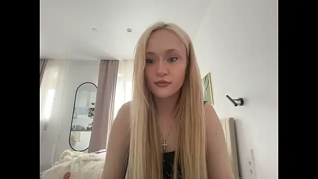 Snapshot of HeyMonkey_ chatting on 18, 4, 2026 HeyMonkey online show from 18, 4, 2026