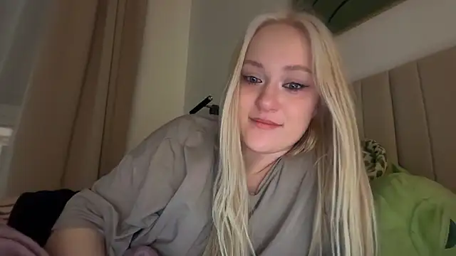 Snapshot of HeyMonkey_ chatting on 3, 5, 2026 HeyMonkey online show from 3, 5, 2026