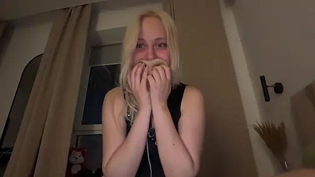 Snapshot of HeyMonkey_ chatting on 5, 7, 2026 HeyMonkey online show from 5, 7, 2026