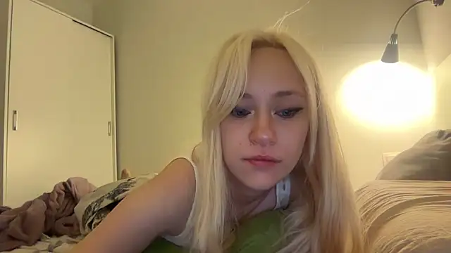 Snapshot of HeyMonkey_ chatting on 19, 7, 2026 HeyMonkey online show from 19, 7, 2026