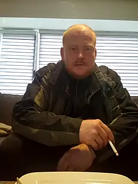 Snapshot of svenni2525 chatting on 13, 10, 2025 svenni2525 online show from 13, 10, 2025