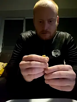 Snapshot of svenni2525 chatting on 15, 10, 2025 svenni2525 online show from 15, 10, 2025