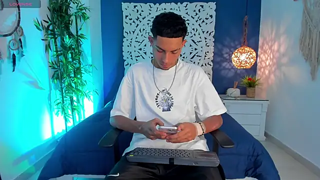 Adonis WB online show from 2, 10, 2025