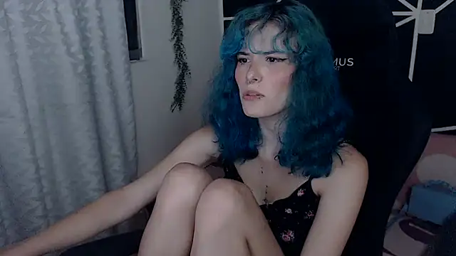 Snapshot of LITTLENAMI_ chatting on 10, 10, 2025 LITTLENAMI  online show from 10, 10, 2025