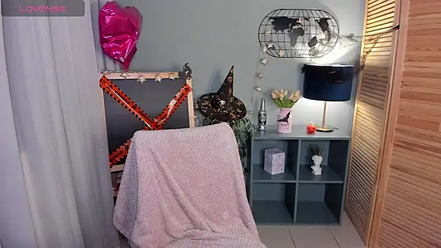 Snapshot of mishapallmer chatting on 29, 10, 2025 mishapallmer online show from 29, 10, 2025