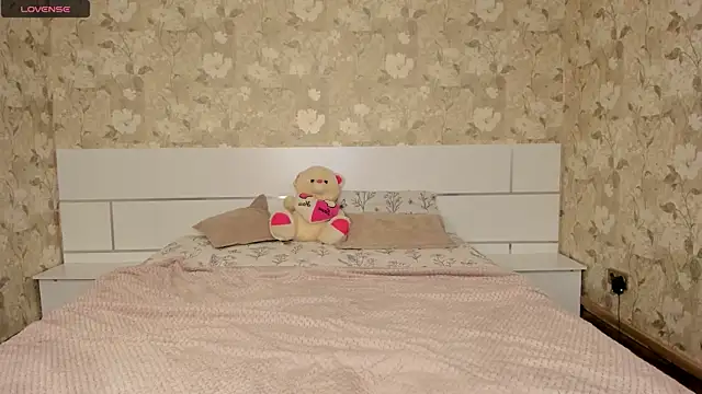 Snapshot of mishapallmer chatting on 23, 11, 2025 mishapallmer online show from 23, 11, 2025