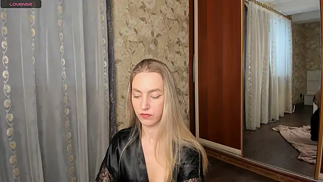 Snapshot of mishapallmer chatting on 24, 11, 2025 mishapallmer online show from 24, 11, 2025