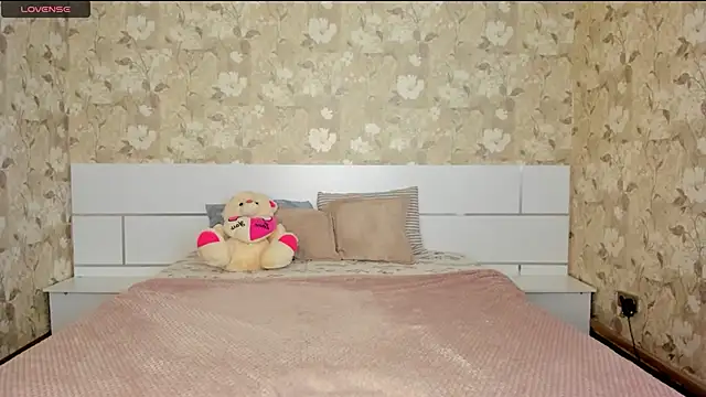 Snapshot of mishapallmer chatting on 2, 12, 2025 mishapallmer online show from 2, 12, 2025