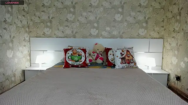 Snapshot of mishapallmer chatting on 15, 12, 2025 mishapallmer online show from 15, 12, 2025