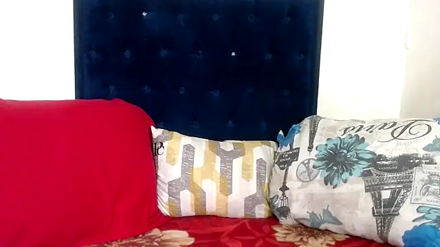 BUNNYCHOWX28 online show from 3, 2, 2026