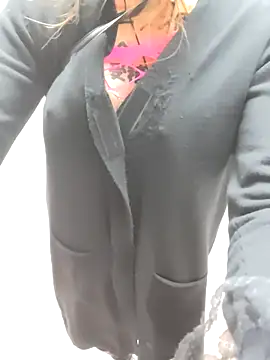 Snapshot of pink-mai chatting on 14, 12, 2025 pink-mai online show from 14, 12, 2025