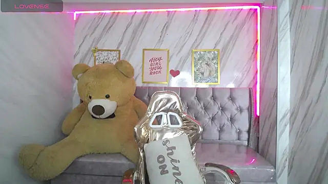 Snapshot of Eilyn_love_b chatting on 18, 9, 2025 Eilyn love b online show from 18, 9, 2025