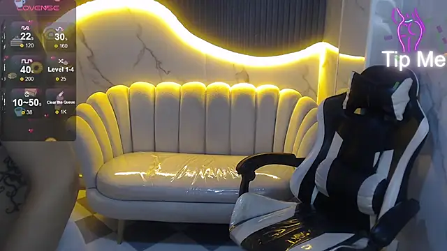 Snapshot of Eilyn_love_b chatting on 11, 10, 2025 Eilyn love b online show from 11, 10, 2025