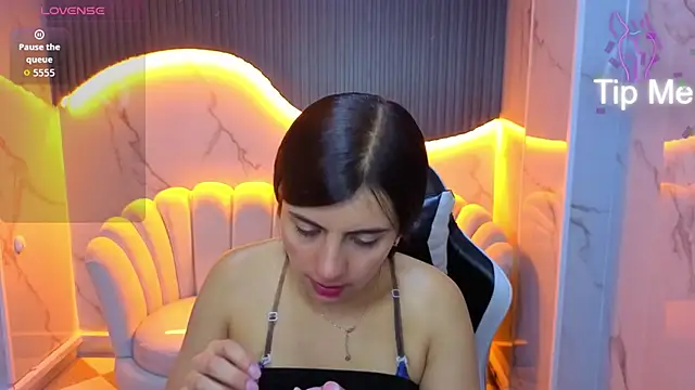 Snapshot of Eilyn_love_b chatting on 17, 10, 2025 Eilyn love b online show from 17, 10, 2025
