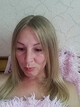 Snapshot of LunaSugarX chatting on 4, 10, 2025 LunaSugarX online show from 4, 10, 2025