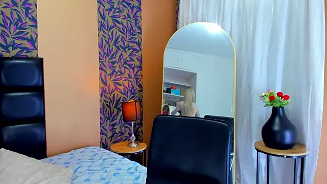 mysterius boy online show from 27, 10, 2025