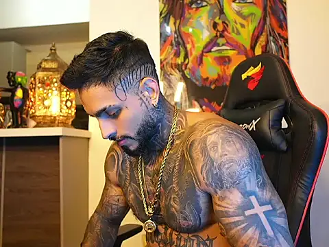 Snapshot of logan_hugh8 chatting on 25, 9, 2025 logan hugh8 online show from 25, 9, 2025