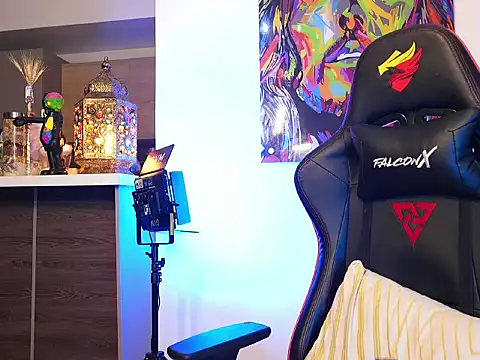 Snapshot of logan_hugh8 chatting on 13, 10, 2025 logan hugh8 online show from 13, 10, 2025