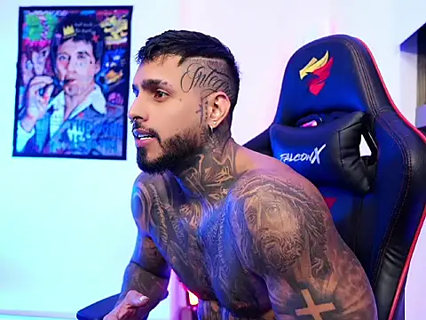 Snapshot of logan_hugh8 chatting on 16, 10, 2025 logan hugh8 online show from 16, 10, 2025