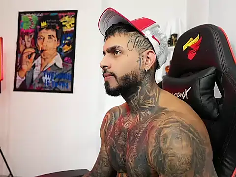 Snapshot of logan_hugh8 chatting on 19, 10, 2025 logan hugh8 online show from 19, 10, 2025