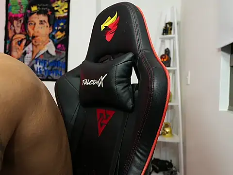 Snapshot of logan_hugh8 chatting on 21, 10, 2025 logan hugh8 online show from 21, 10, 2025