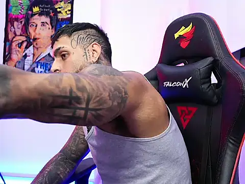 Snapshot of logan_hugh8 chatting on 22, 10, 2025 logan hugh8 online show from 22, 10, 2025