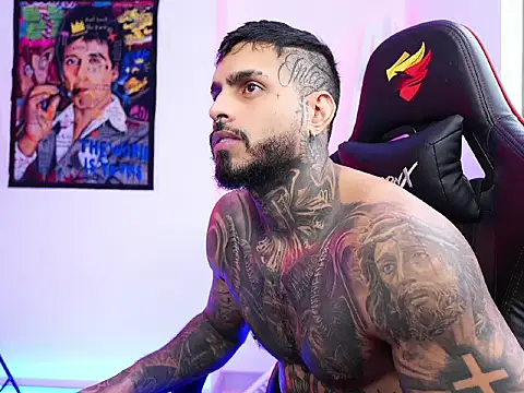 Snapshot of logan_hugh8 chatting on 22, 10, 2025 logan hugh8 online show from 22, 10, 2025