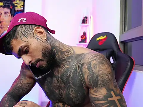 Snapshot of logan_hugh8 chatting on 25, 10, 2025 logan hugh8 online show from 25, 10, 2025