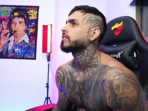 Snapshot of logan_hugh8 chatting on 28, 10, 2025 logan hugh8 online show from 28, 10, 2025