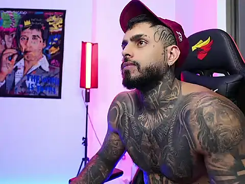 Snapshot of logan_hugh8 chatting on 4, 11, 2025 logan hugh8 online show from 4, 11, 2025