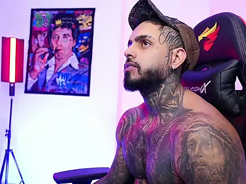 Snapshot of logan_hugh8 chatting on 5, 11, 2025 logan hugh8 online show from 5, 11, 2025