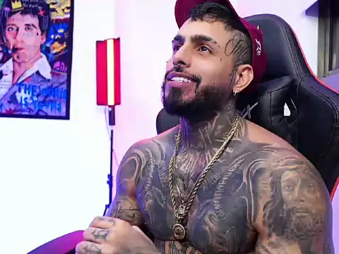 Snapshot of logan_hugh8 chatting on 6, 11, 2025 logan hugh8 online show from 6, 11, 2025