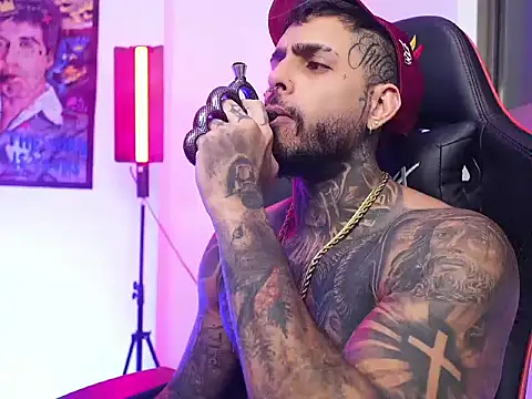 Snapshot of logan_hugh8 chatting on 9, 11, 2025 logan hugh8 online show from 9, 11, 2025