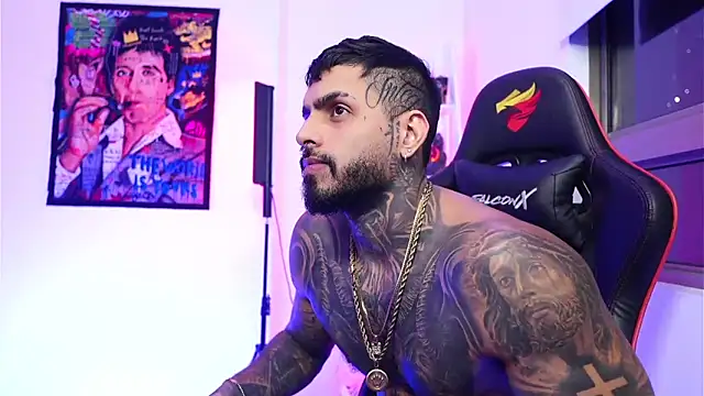 Snapshot of logan_hugh8 chatting on 12, 11, 2025 logan hugh8 online show from 12, 11, 2025