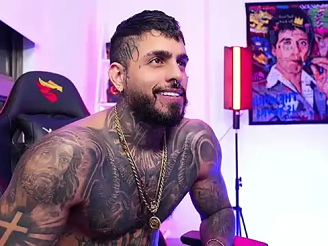 Snapshot of logan_hugh8 chatting on 14, 11, 2025 logan hugh8 online show from 14, 11, 2025