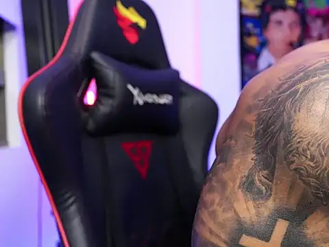 Snapshot of logan_hugh8 chatting on 15, 11, 2025 logan hugh8 online show from 15, 11, 2025