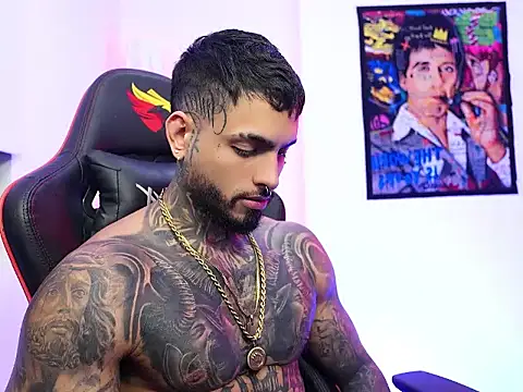 Snapshot of logan_hugh8 chatting on 24, 11, 2025 logan hugh8 online show from 24, 11, 2025