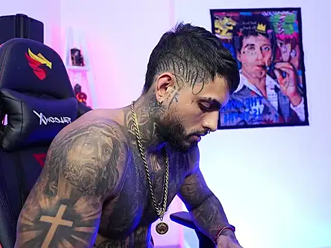 Snapshot of logan_hugh8 chatting on 25, 11, 2025 logan hugh8 online show from 25, 11, 2025