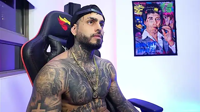 Snapshot of logan_hugh8 chatting on 14, 12, 2025 logan hugh8 online show from 14, 12, 2025