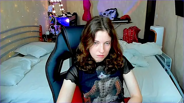 Agata in Wonderland online show from 18, 9, 2025