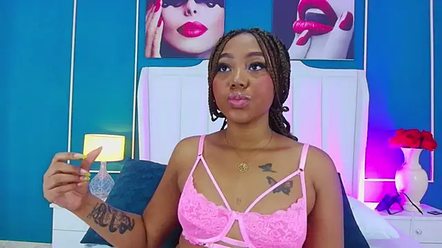 Snapshot of AngelaRoberts chatting on 17, 9, 2025 AngelaRoberts online show from 17, 9, 2025