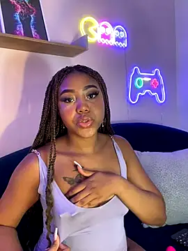 Snapshot of AngelaRoberts chatting on 28, 9, 2025 AngelaRoberts online show from 28, 9, 2025