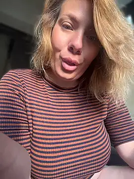 Snapshot of emmasweett11 chatting on 5, 7, 2026 emmasweett11 online show from 5, 7, 2026