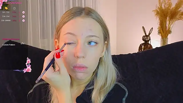 NyxaThorn online show from 15, 11, 2025