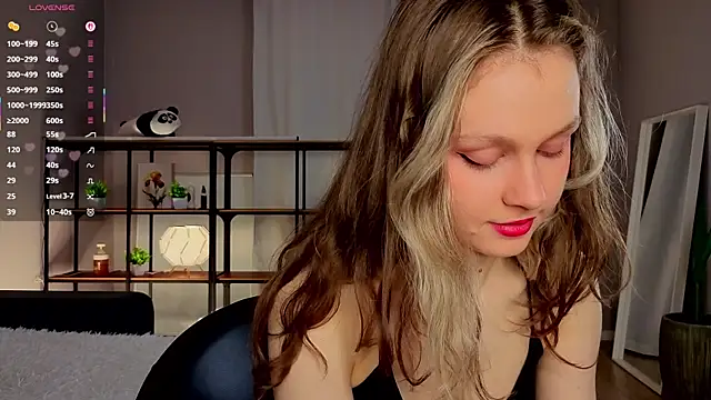 Snapshot of Tender_beauty chatting on 17, 4, 2026 Tender beauty online show from 17, 4, 2026